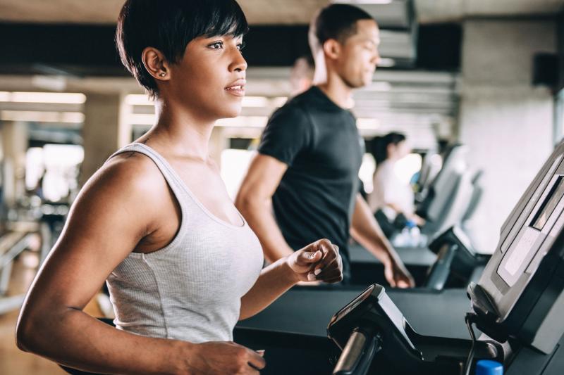 woman-running-on-treadmill-2000x1333px-2